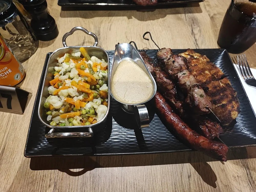 Brochettes d'agneau Et Escalope de Veau