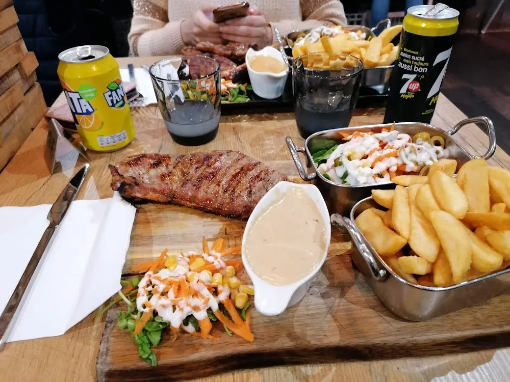 Entrecôte Frites Salade